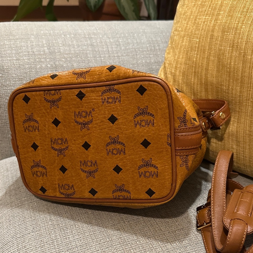 MCM Tan Leather Shoulder Bag - Picture 4 of 8
